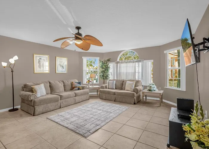 Ground Level Condo With Garden Patio